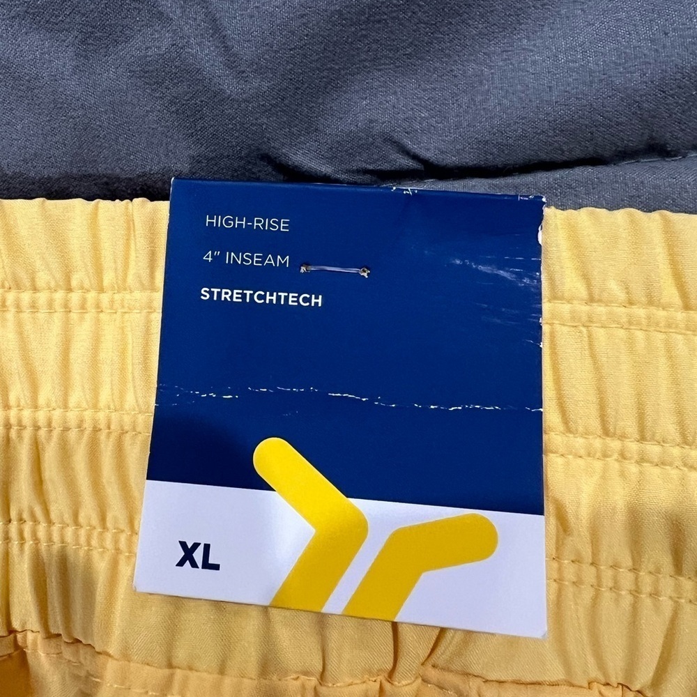 New NWT light yellow women’s running shorts old navy XL x-large - Picture 6 of 8